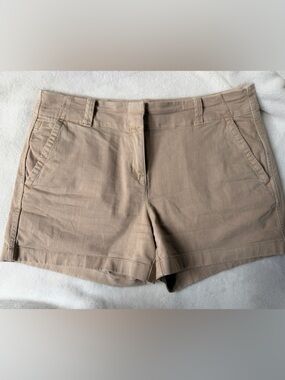 Vineyard Vines Women's Khaki Bermuda Shorts